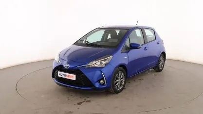 Usado Toyota Yaris Active 101 CV (74 kW) 2017 Azul Utilitario