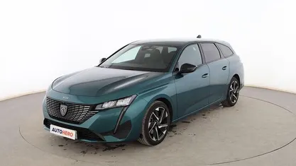 Usado Peugeot 308 Allure 131 CV (96 kW) 2022 Verde Familiar