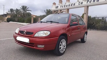Usado Citroën Saxo 75 CV (55 kW) 2001 Rojo Utilitario