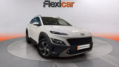 Usado Hyundai Kona Style 141 CV (103 kW) 2021 Blanco SUV