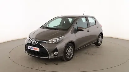 Usado Toyota Yaris Active 100 CV (73 kW) 2016 Gris Berlina