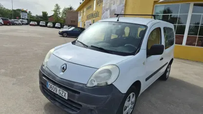 Käytetty Renault Kangoo Expression 86 HP (63 kW) 2010 Valkoinen Farmari
