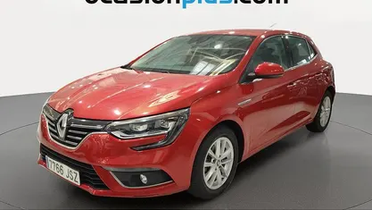 Usado Renault Mégane IV Zen 132 CV (97 kW) 2016 Rojo Utilitario