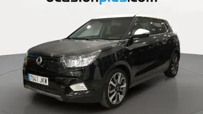 Usado SsangYong Tivoli Limited 116 CV (85 kW) 2015 Negro SUV