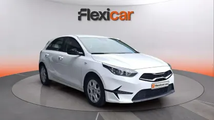 Usado Kia Ceed 136 CV (100 kW) 2023 Blanco Utilitario