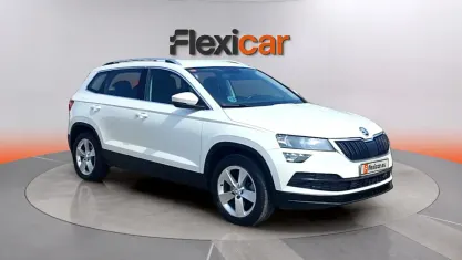 Usado Skoda Karoq Ambition 150 CV (110 kW) 2022 Blanco SUV