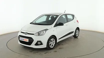 Usado Hyundai i10 Blackline 87 CV (63 kW) 2015 Blanco Utilitario