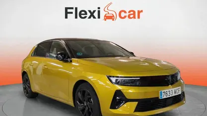 Usado Opel Astra 131 CV (96 kW) 2022 Amarillo Berlina