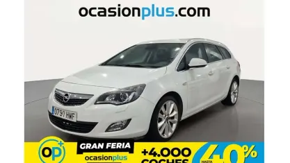 Usado Opel Astra Excellence 125 CV (91 kW) 2012 Blanco Familiar