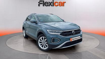 Usado VW T-Roc Life 150 HP (110 kW) 2023 Verde SUV