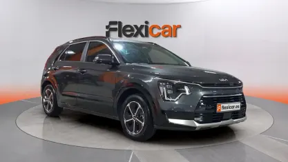 Usado Kia Niro 141 CV (103 kW) 2023 Gris SUV