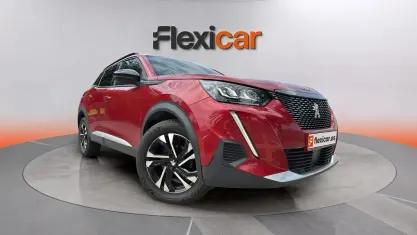 Usado Peugeot 2008 Allure 131 CV (96 kW) 2023 Rojo SUV