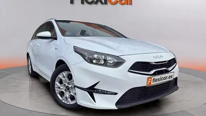 Blanco Usado 2023 Kia Ceed Utilitario | 18.490 € (Precio justo)