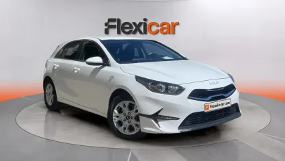 Usado Kia Ceed 136 CV (100 kW) 2023 Blanco Utilitario