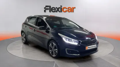 Usado Kia Ceed 100 CV (73 kW) 2018 Negro Utilitario
