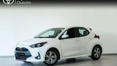 Rojo Usado 2024 Toyota Yaris Hybrid Active | 23.300 € (Precio justo)