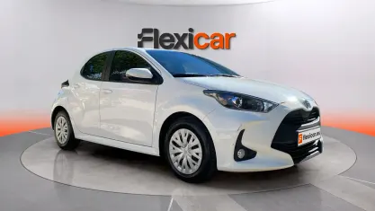 Usado Toyota Yaris Active 71 CV (52 kW) 2023 Blanco Utilitario