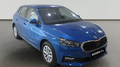 Azul Nuevo 2025 Skoda Fabia Selection Berlina | 18.590 € (Precio justo)