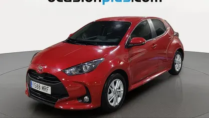Usado Toyota Yaris Edition 125 CV (91 kW) 2024 Rojo Utilitario