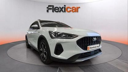 Używany Ford Focus Active 155 KM (114 kW) 2022 Biały Sedan/Limuzyna