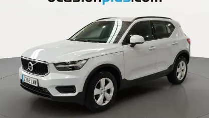 Käytetty Volvo XC40 Momentum 129 HP (94 kW) 2021 Harmaa Katumaasturi