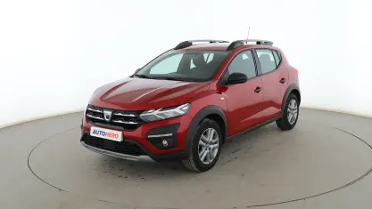 Usado Dacia Sandero Essentiel 91 CV (66 kW) 2022 Rojo Berlina
