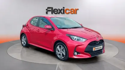 Usado Toyota Yaris Hybrid Active 116 CV (85 kW) 2025 Rojo Berlina