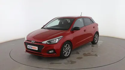 Usado Hyundai i20 101 CV (74 kW) 2019 Rojo Berlina
