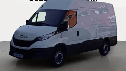 Usado Iveco Daily 156 CV (114 kW) 2023 Blanco Familiar