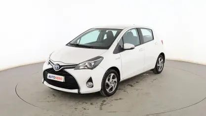 Usado Toyota Yaris Active 100 CV (73 kW) 2015 Blanco Utilitario