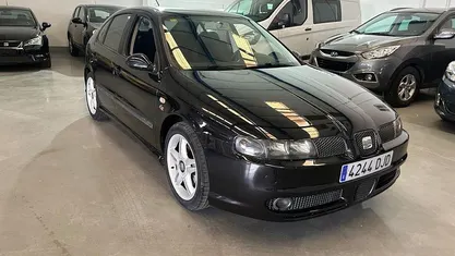 Usado Seat Leon Sport 131 CV (96 kW) 2005 Negro Utilitario