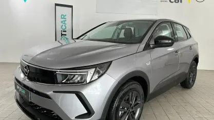 Käytetty Opel Grandland X Business Edition 131 HP (96 kW) 2022 Harmaa Katumaasturi