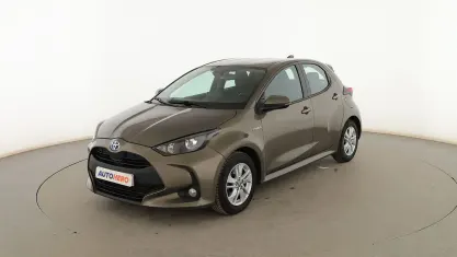 Usado Toyota Yaris Active 116 CV (85 kW) 2021 Verde Utilitario