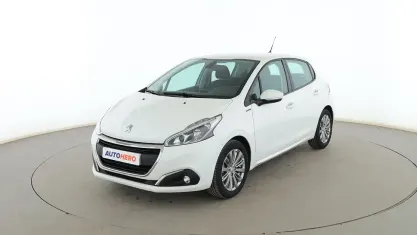 Usado Peugeot 208 Signature Sky 82 CV (60 kW) 2018 Blanco Utilitario