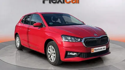 Usado Skoda Fabia Selection 95 CV (69 kW) 2024 Rojo Berlina