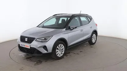 Usado Seat Arona Style 110 CV (80 kW) 2024 Gris SUV