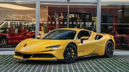 Usado Ferrari SF90 1000 CV (735 kW) 2021 Amarillo Coupe