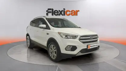 Usado Ford Kuga Trend 150 CV (110 kW) 2019 Blanco SUV