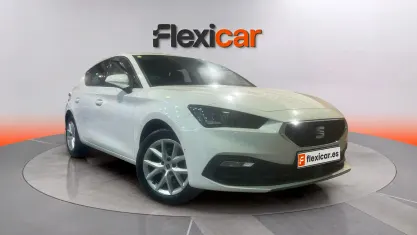 Usado Seat Leon Style 130 CV (95 kW) 2024 Blanco Familiar