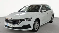 Blanco Usado 2022 Skoda Octavia Ambition Familiar | 18.082 € (Precio justo)