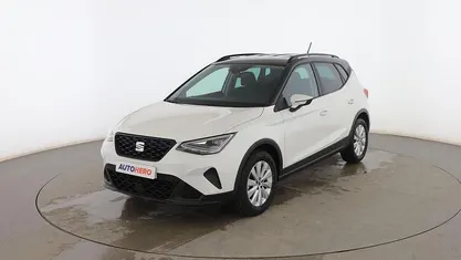Usado Seat Arona Style 110 CV (80 kW) 2023 Blanco SUV