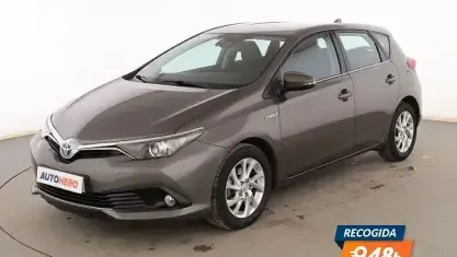 Usado Toyota Auris Hybrid Active 136 CV (100 kW) 2017 Marrón Berlina