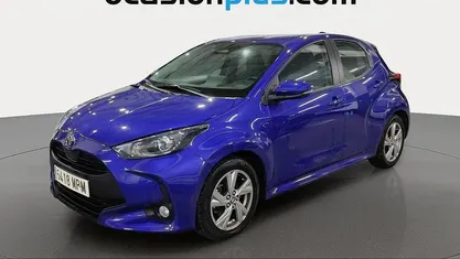 Azul Usado 2024 Toyota Yaris Hybrid Active Utilitario | 17.046 € (Buen precio)
