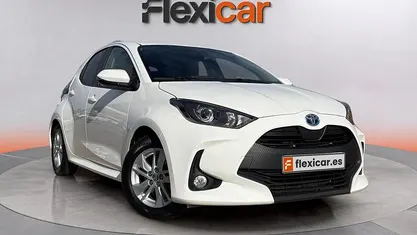 Usado 2022 Toyota Yaris Hybrid Business Edition Utilitario | 15.690 € (Precio justo)