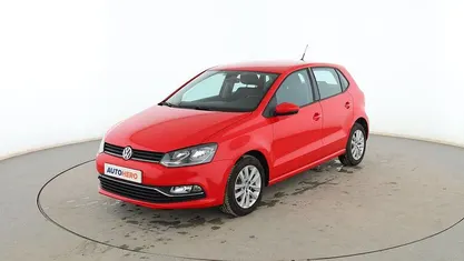 Usado VW Polo Advance 90 CV (66 kW) 2015 Rojo Berlina