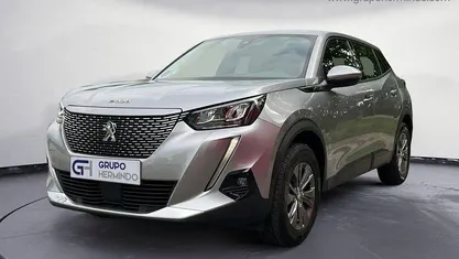 Usado Peugeot e-208 Active 100 kW (136 CV) 2021 Gris Utilitario