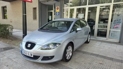 Usado Seat Leon Ecomotive 105 CV (77 kW) 2008 Gris / plata Utilitario