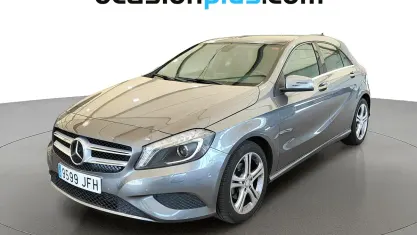 Usado Mercedes A180 Urban 109 CV (80 kW) 2015 Gris Utilitario