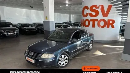 Usado VW Passat Highline 130 CV (95 kW) 2004 Gris Berlina