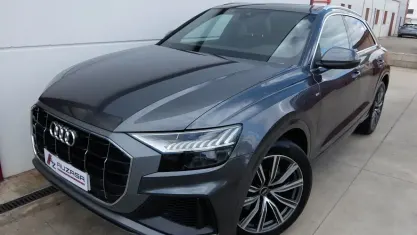 Usado Audi Q8 S-line plus 286 CV (210 kW) 2022 Gris SUV
